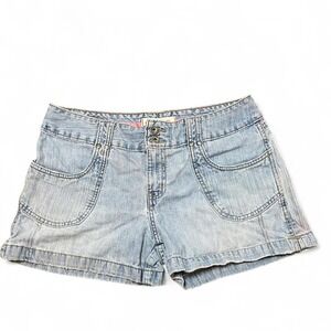 Light wash denim hydraulic shorts with a cute pocket design